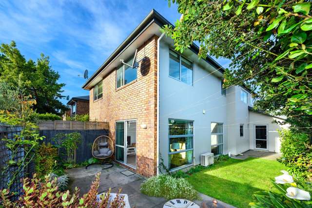3 bedrooms, double garage - great investment!