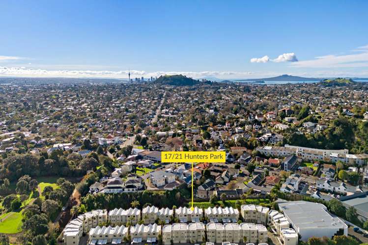 17/21 Hunters Park Drive Three Kings_14