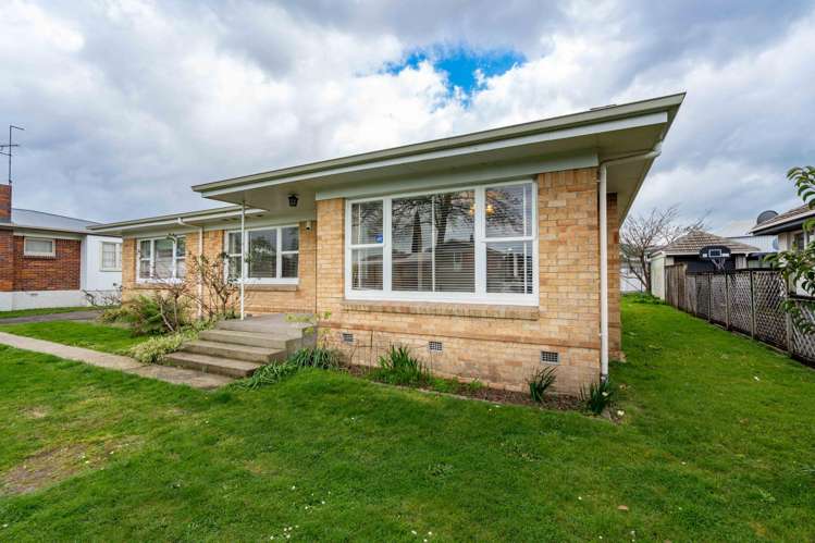 7 Scott Avenue Hamilton East_12