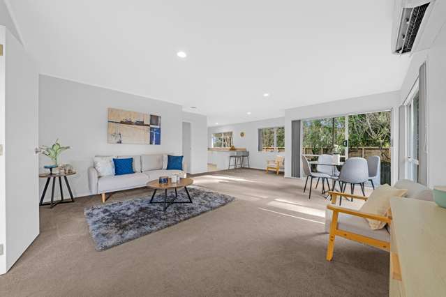 2/105 Carnoustie Drive Wattle Downs_1