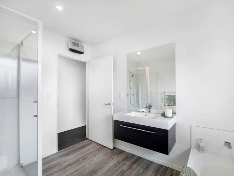 92 Sunline Avenue Lincoln_24