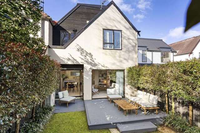 First-home buyers pounce on Remuera’s best bargain - house sells for less than $1m