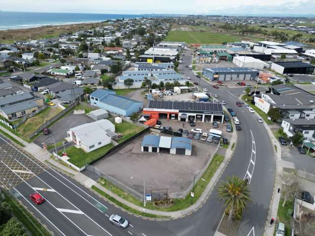 High profile yard with buildings