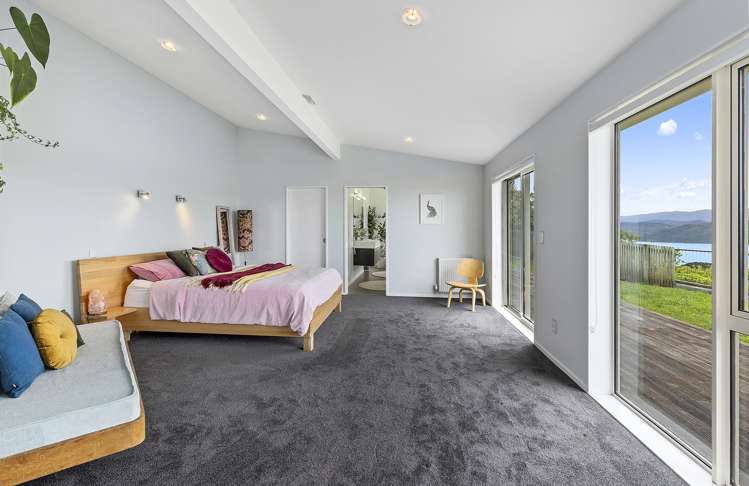 16 Signallers Grove Breaker Bay_18