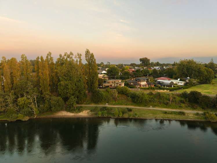 809 River Road Chartwell_31