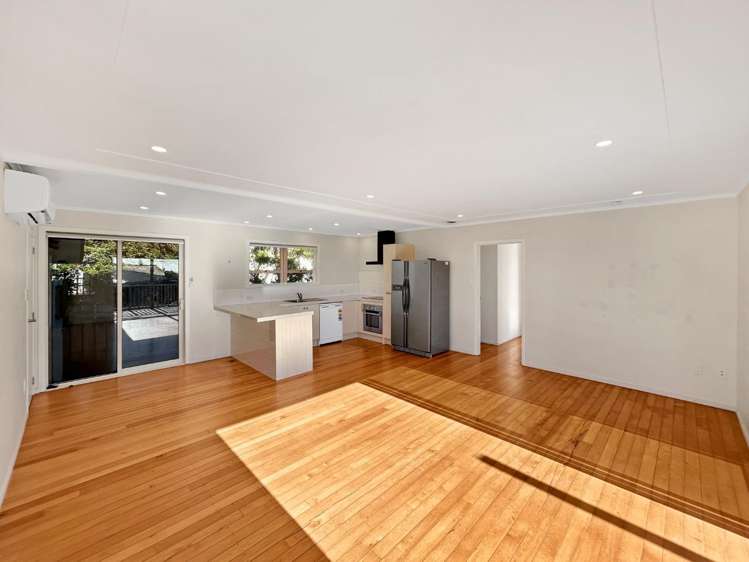  832 Whangaparaoa Road Manly_3
