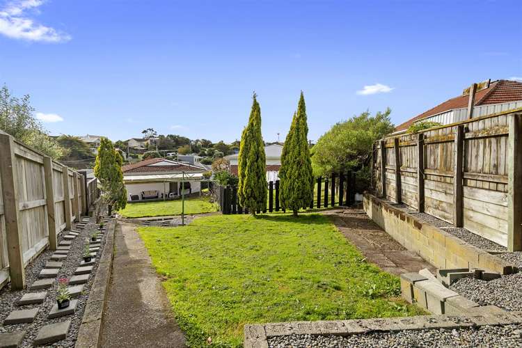 32 Collins Avenue Tawa_16