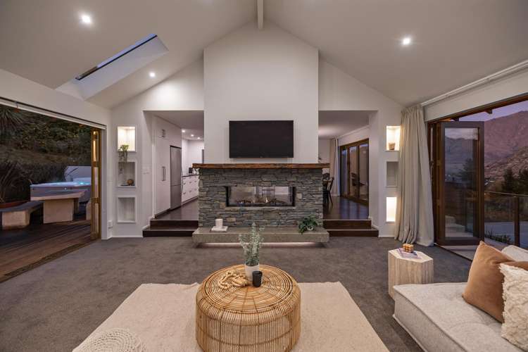 1 Goldleaf Hill Queenstown_36