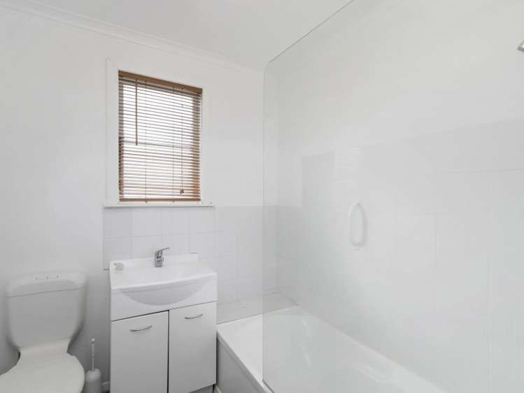 8 Faulke Avenue Wainuiomata_11