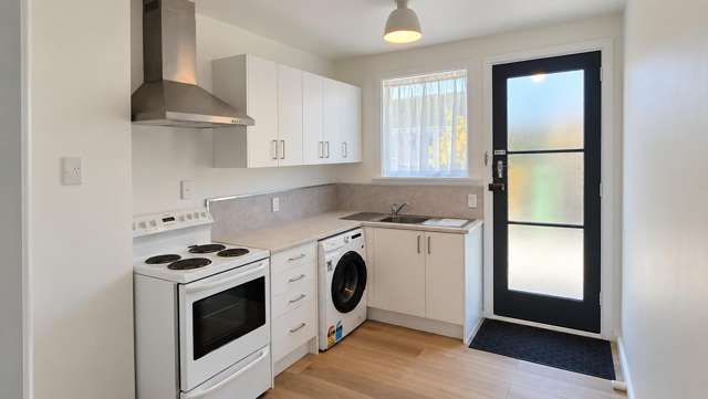 ** RICHMOND - 2 BEDROOM UNIT RENOVATED **