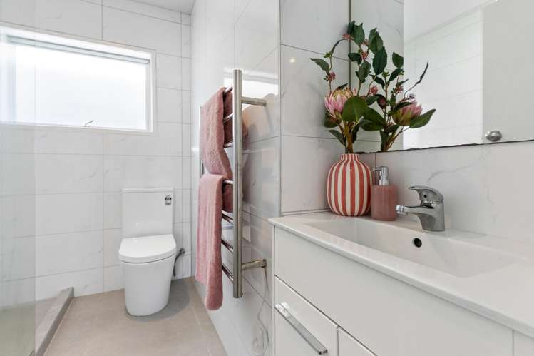 2/16 Beach Road Castor Bay_6