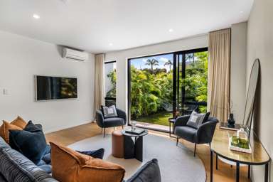 2/37 Glen Atkinson Street_1