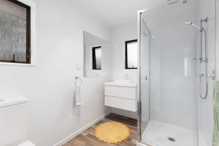 2/3 Seaward Place Wattle Downs_8