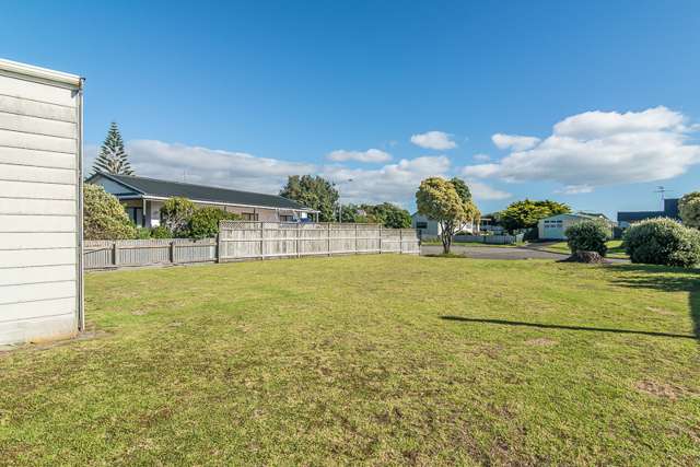 15 Whitmore Grove Waikanae Beach_1