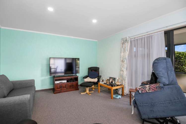 9 Saunders Crescent Stoke_5