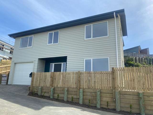 Stylish New Build with Courtyard Living