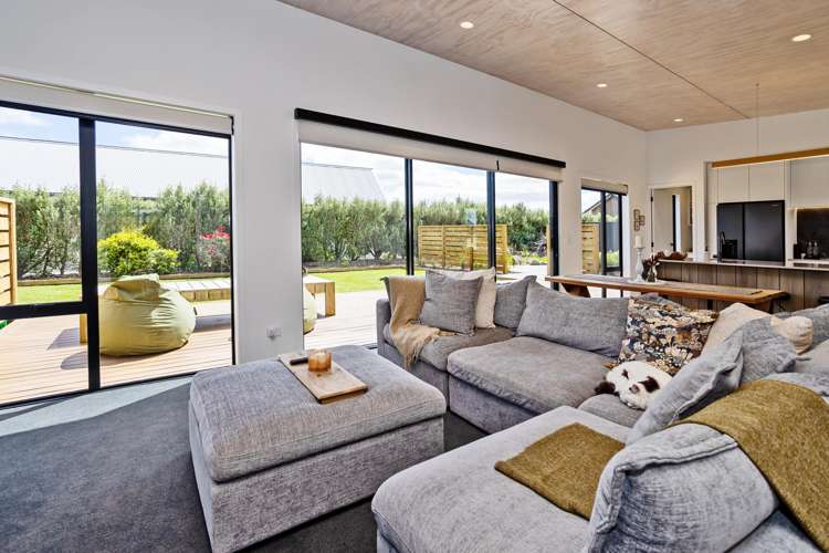 22 Glenda Place Seaward Bush_9