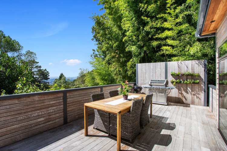 892 West Coast Road Waiatarua_16