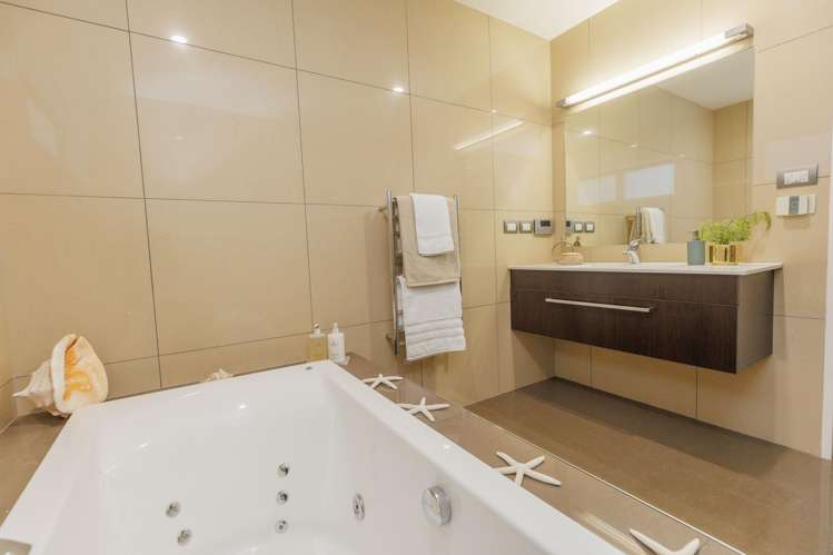 8 Didsbury Grove Churton Park_11