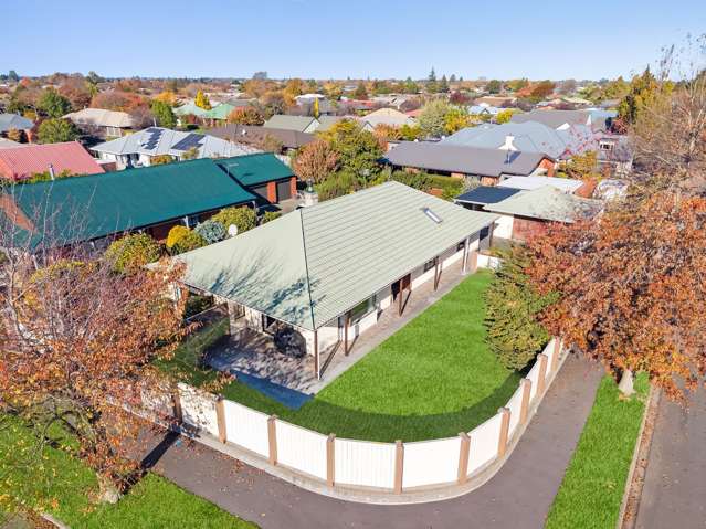 Vendors on the Move: Family Home in Prime Location