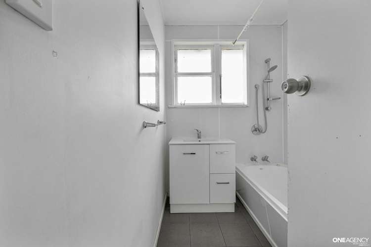 141 Castor Crescent Cannons Creek_9