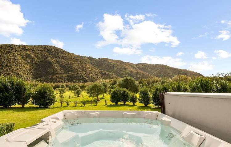 1276 Coast Road Wainuiomata_32
