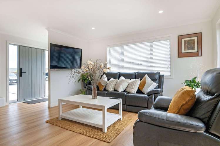 5 and 6/11 Landing Road Whakatane_11