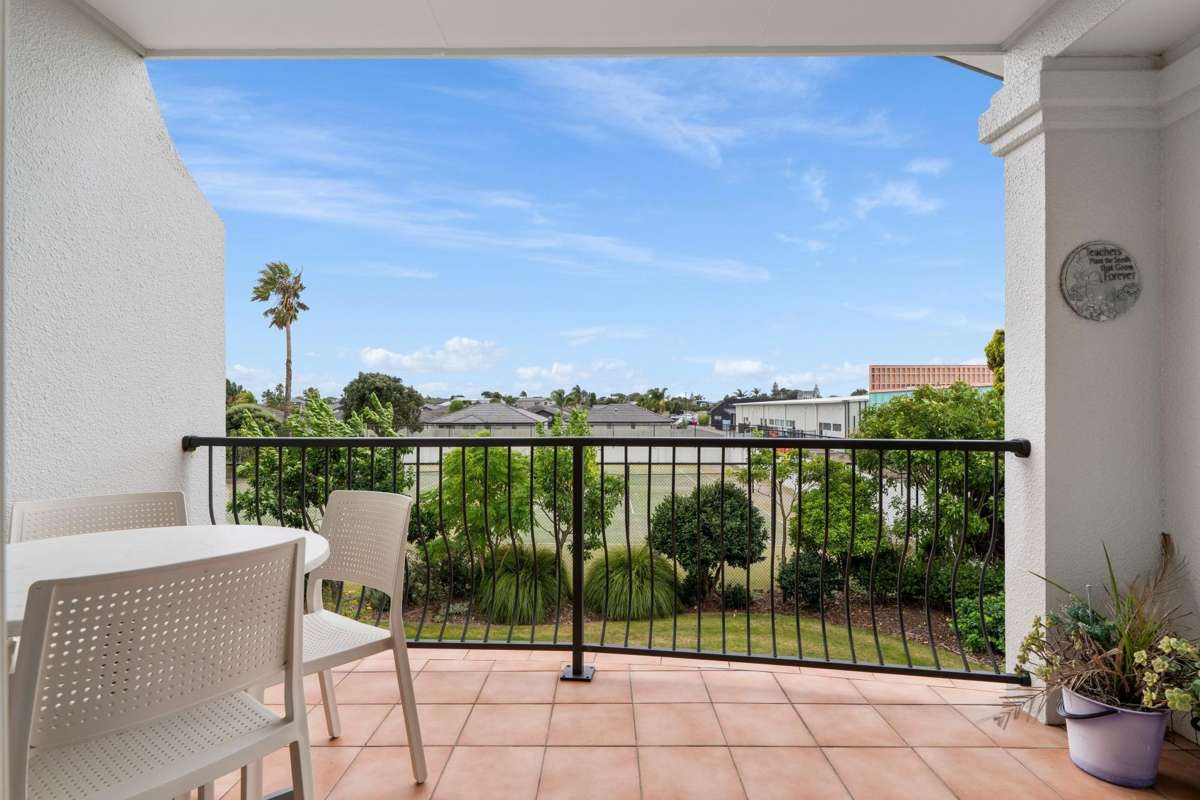 2/111 Santa Monica Drive_3