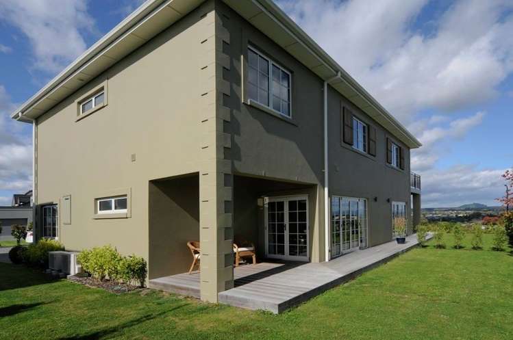 12 Chateau Crescent Rangatira Park_5