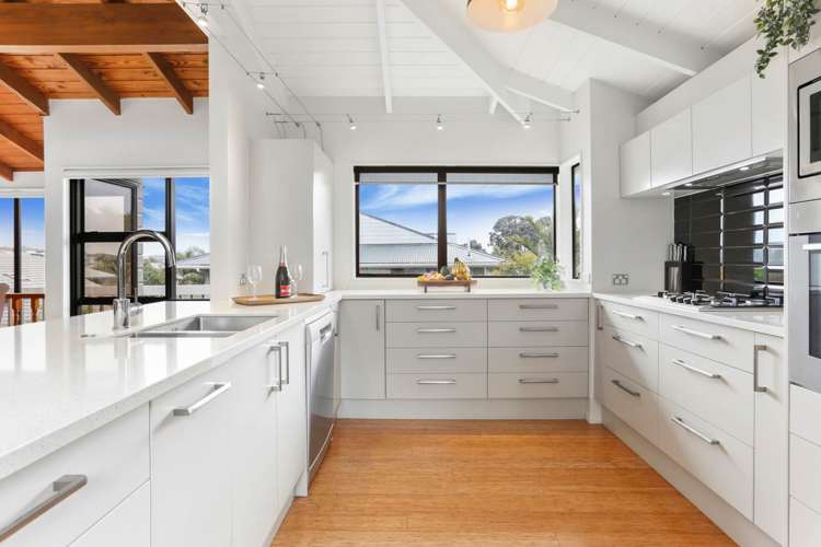 2/5 Sharon Road Waiake_8