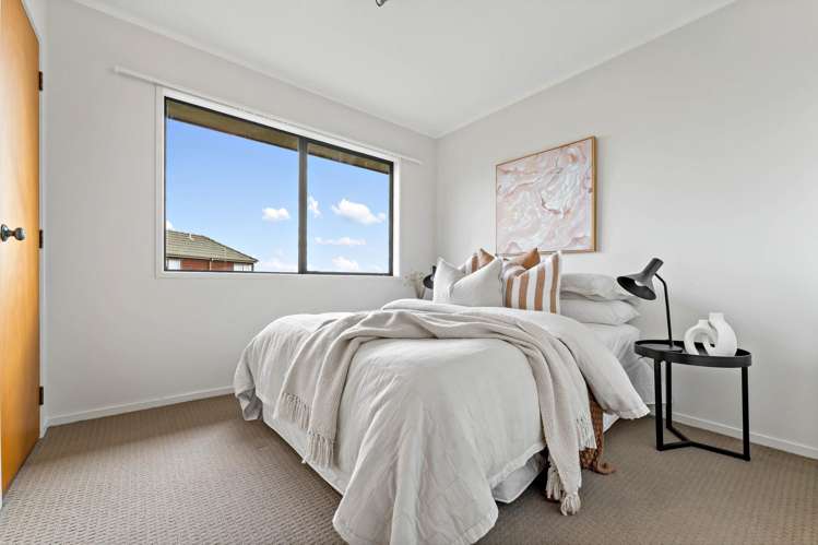 2/6 Waikato Place Saint Johns_11