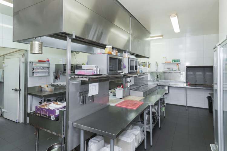 153 Beach Road Tokomaru Bay_21