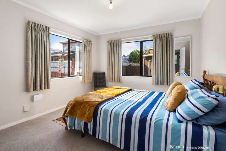 17b Bowes Crescent Strathmore Park_15