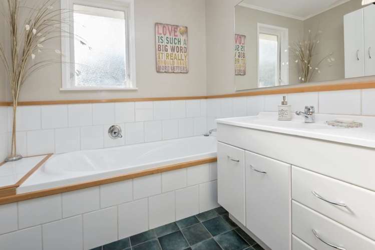 10 Advene Road Cockle Bay_9