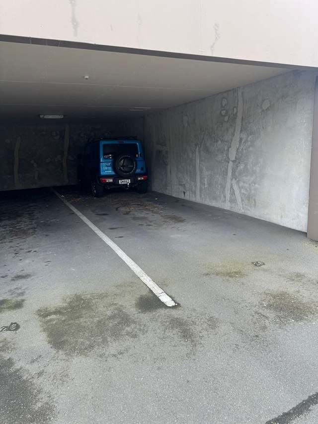 Chic 2BR Apt with Balcony & Parking!