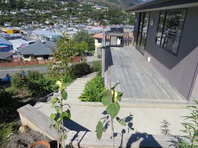 25 Saint Lawrence Street Toi Toi_2