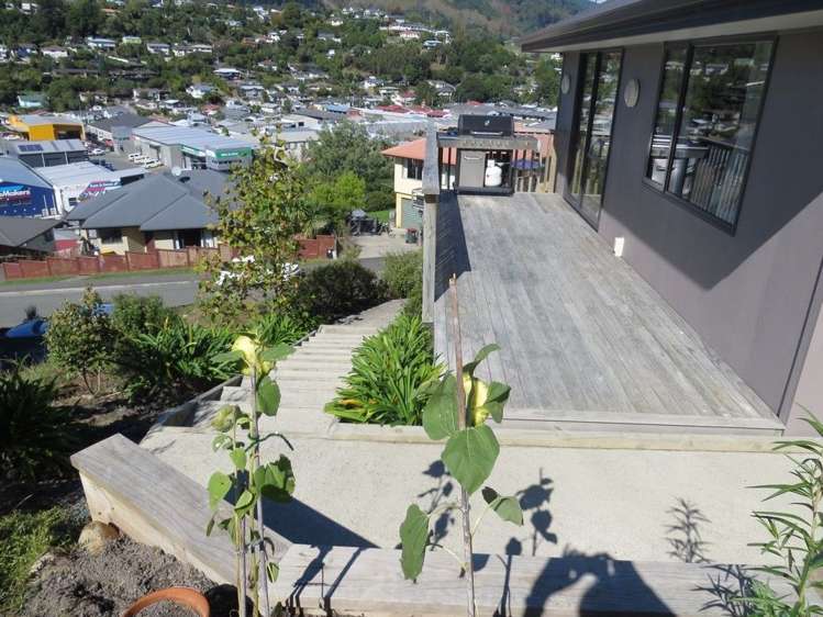 25 Saint Lawrence Street Toi Toi_2