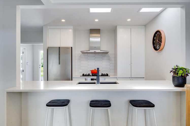 95 Royal Road Massey_4