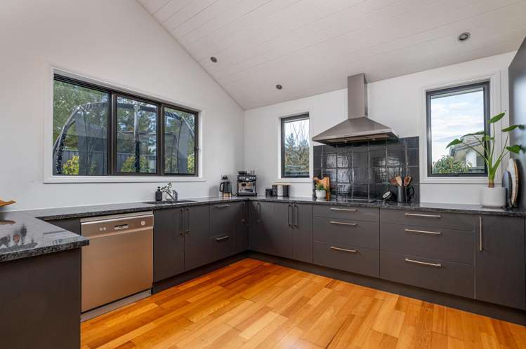8 Spruce Close_4