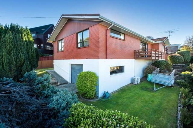 Beautiful 3BR Home in Popular Belleknowes!