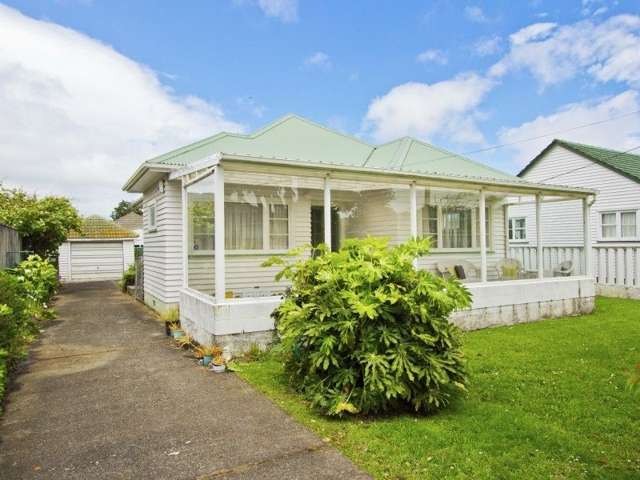 38 Thornycroft Avenue Epuni_1