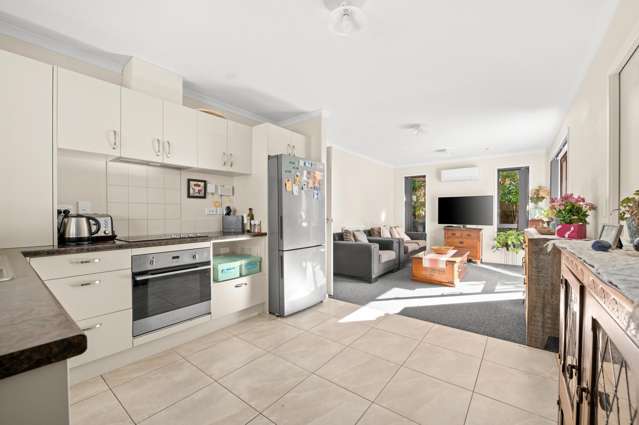 2/16 Highgrove Drive Grandview Heights_2