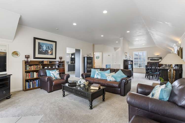 2/15 Bradbury Road Botany Downs_6