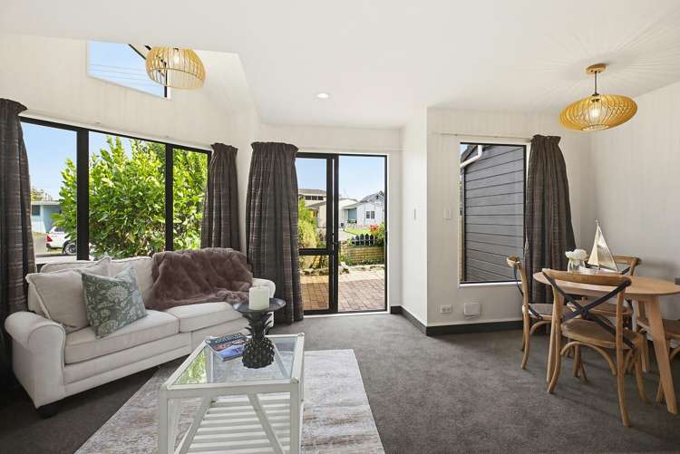 2/4 Richard Street Titahi Bay_7