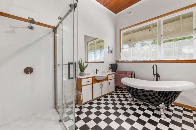 13 Dillons Point Road Islington_13