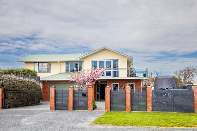 Large home with mountain and sea views