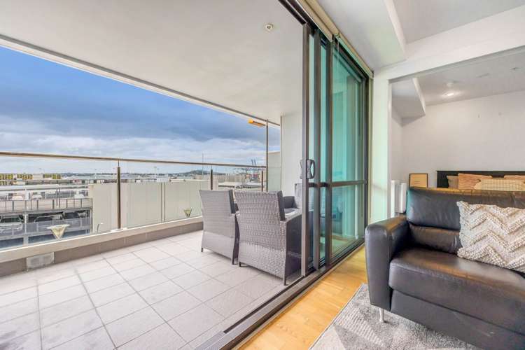 704/18 Beach Road Auckland Central_3