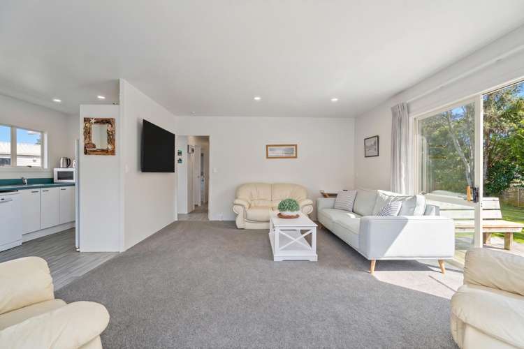 11 Martin Place Cooks Beach_3