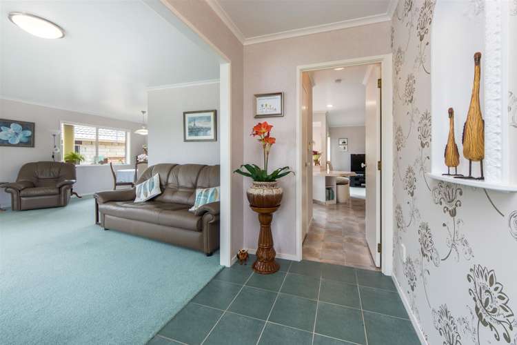 2/35 Headcorn Place Botany Downs_1