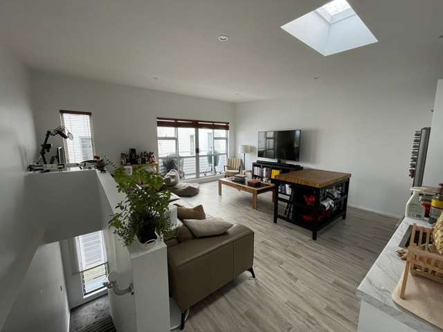 BEAUTIFUL 2 BEDROOM TOWNHOUSE, CENTRAL LOCATION